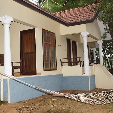 Soma Birds Lagoon Hotel Kotamangalam Exterior foto