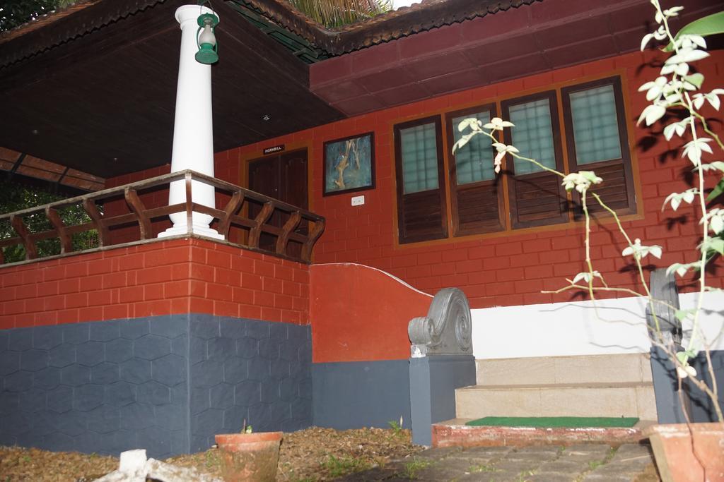 Soma Birds Lagoon Hotel Kotamangalam Exterior foto